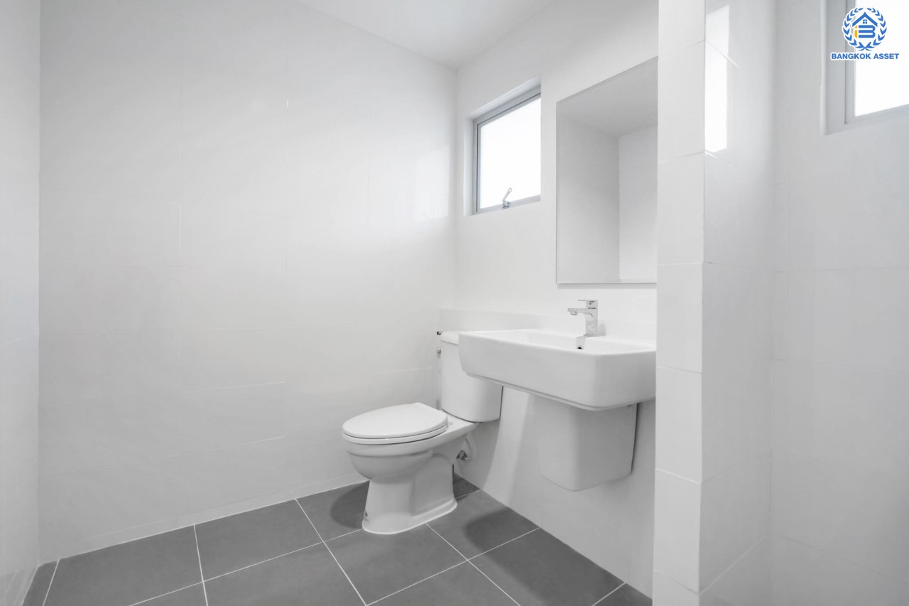 บ้านมือสองตกแต่งใหม่  แบรนด์ LH ม.พฤกษ์ลดา1 บางใหญ่-เซ็นทรัลเวสต์เกต เนื้อที่ 50 ตร.ว. ฟังก์ชัน 3 ห้องนอนพร้อมเชื่อมต่อห้องอเนกประสงค์ 3 ห้องน้ำ 2 ที่จอดรถ บนทำเลเส้นทางสายหลัก "กาญจนาภิเษก" ใกล้เซ็นทรัลเวสต์เกต และเพียง 10 นาทีถึงรถไฟฟ้า "สถานีคลองบางไผ่"